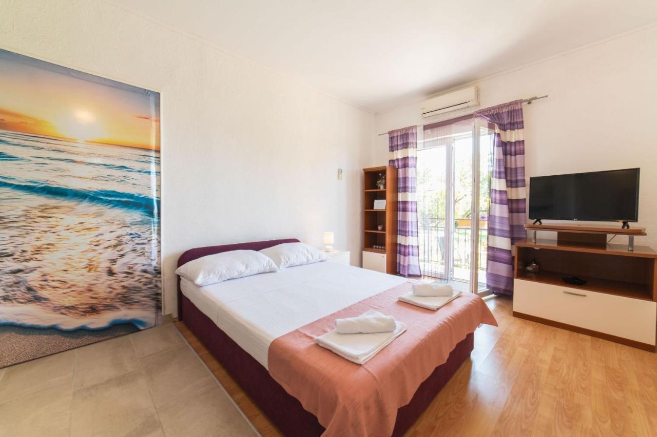 Apartment Livaja Kaštel Novi Dış mekan fotoğraf