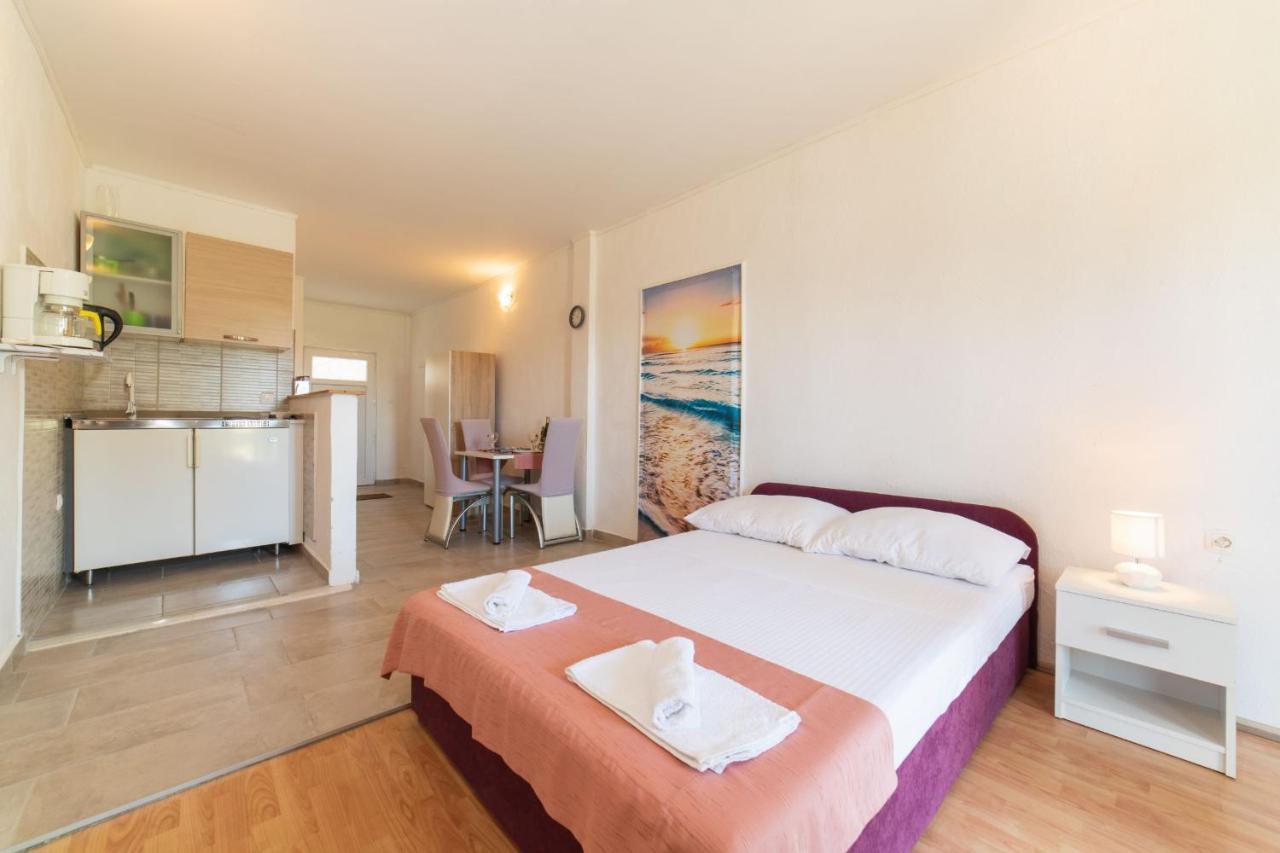 Apartment Livaja Kaštel Novi Dış mekan fotoğraf