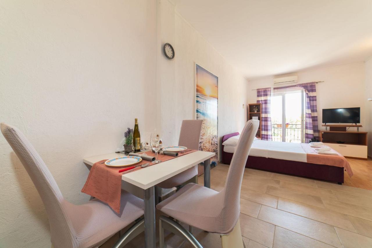 Apartment Livaja Kaštel Novi Dış mekan fotoğraf