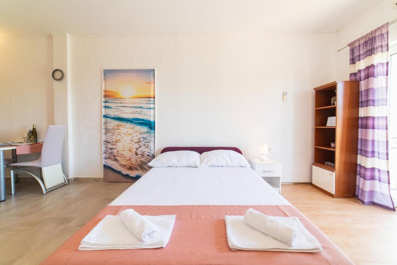 Apartment Livaja Kaštel Novi Dış mekan fotoğraf